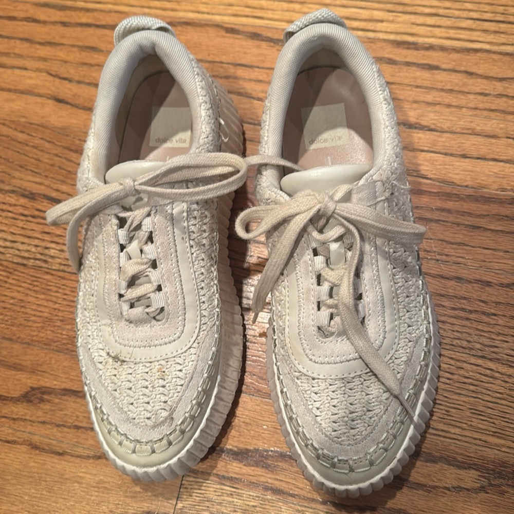Dolce Vita Dolan Sneaker in Ecru